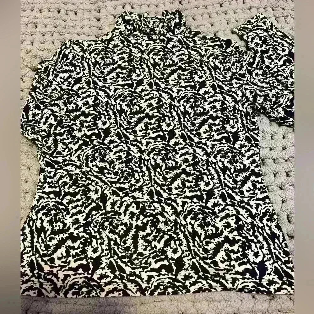 H&M  High Neck Black and Cream Top Size Large